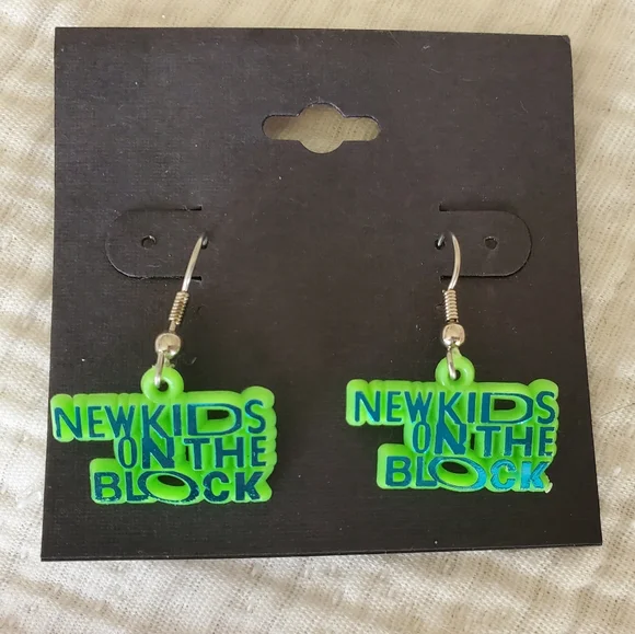 New Kids On The Block Memorabilia Lot with Tickets, Pin, VIP Pass, Earrings - Picture 6 of 15